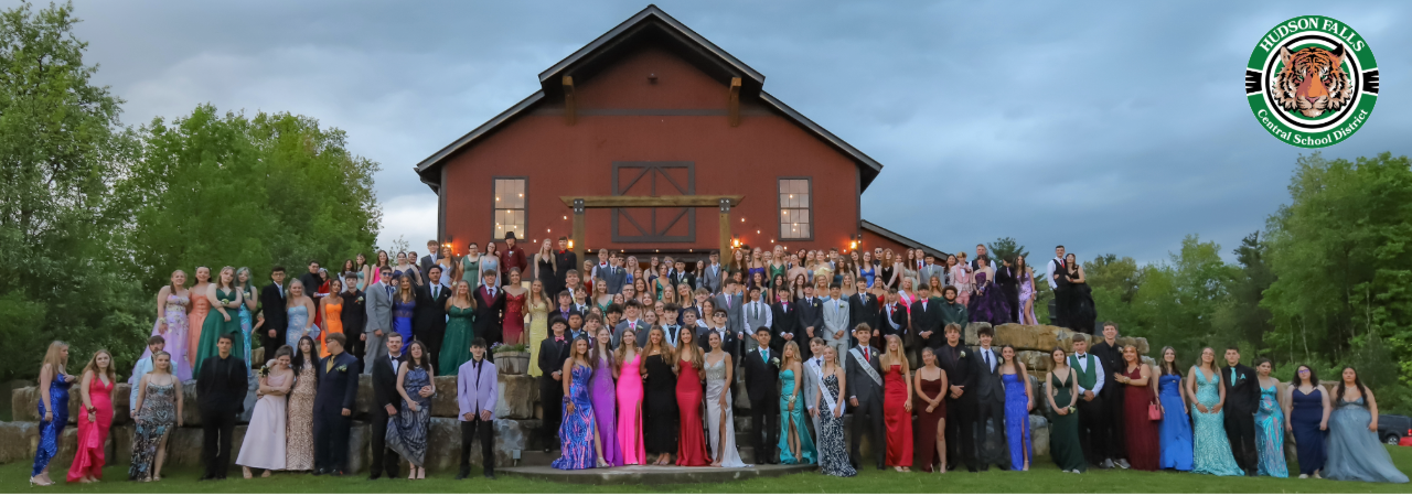 Group photo of all the attendees at the Junior prom in front of the barn venue